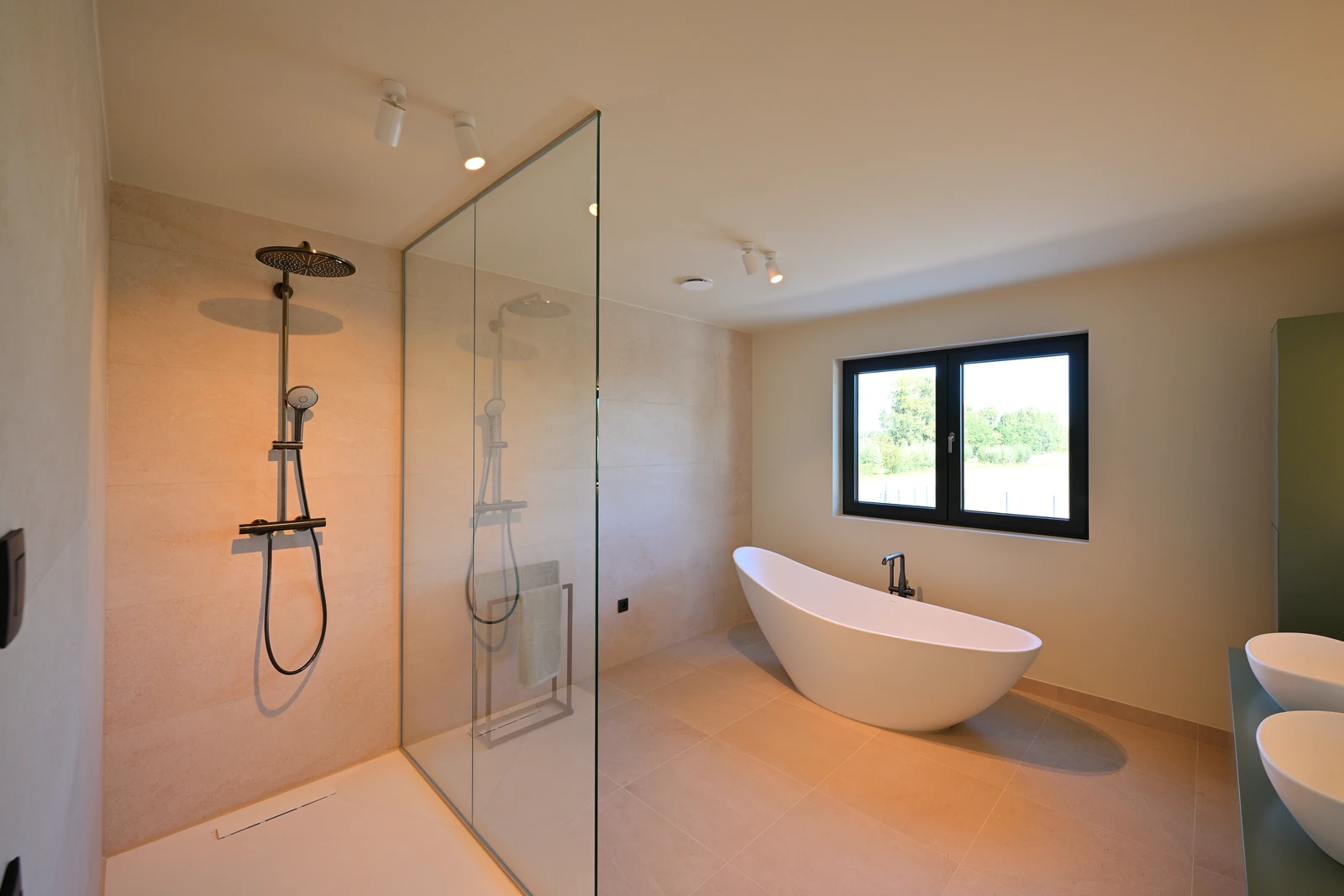 badkamer vanaf deur