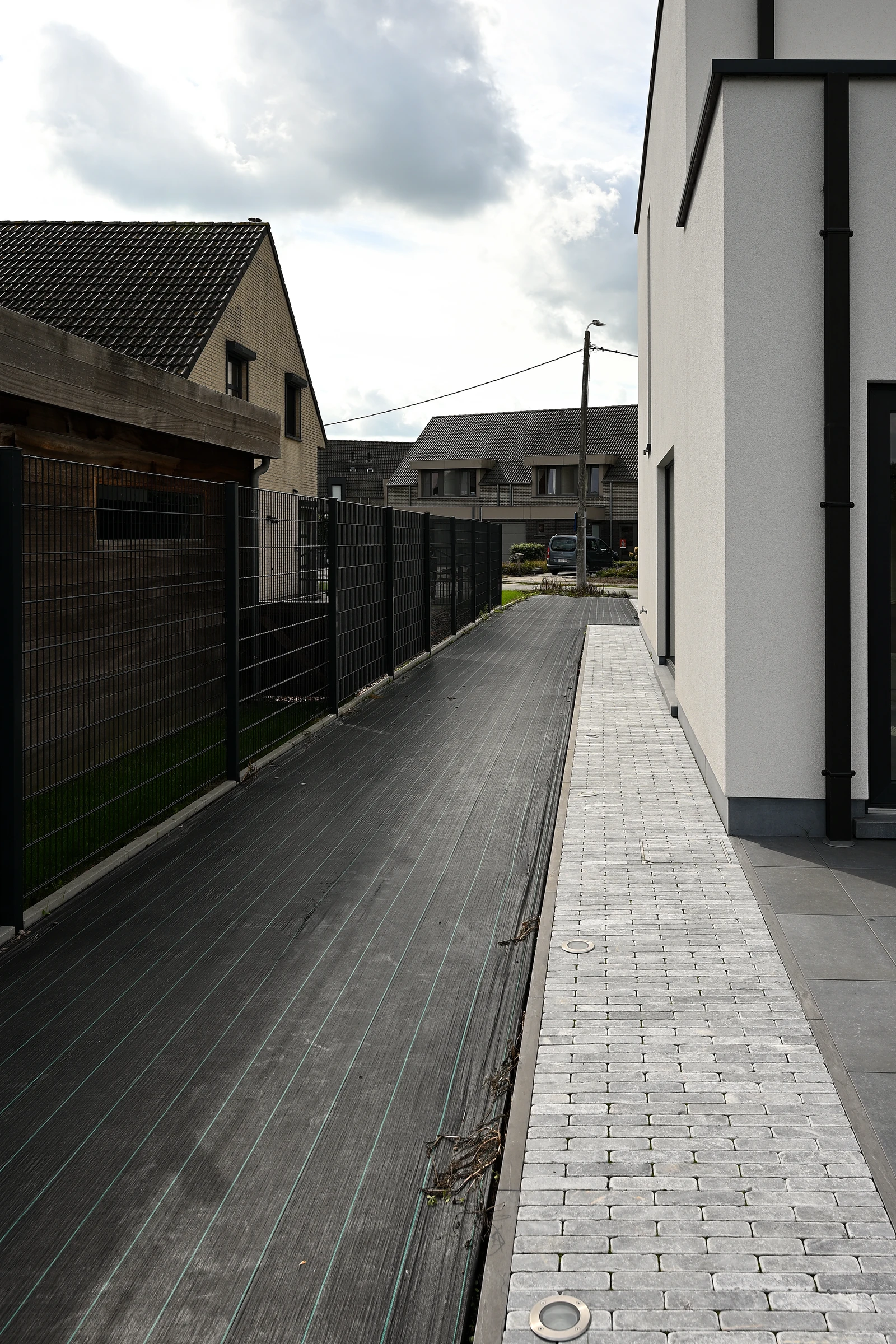 Detail pad voordeur naar terras